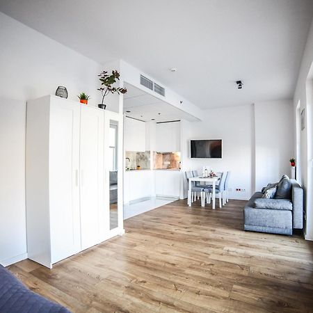 ורשה Big City Life Apartments - Bliska Wola Tower A מראה חיצוני תמונה