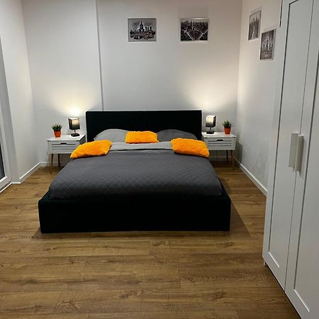 ורשה Big City Life Apartments - Bliska Wola Tower A מראה חיצוני תמונה