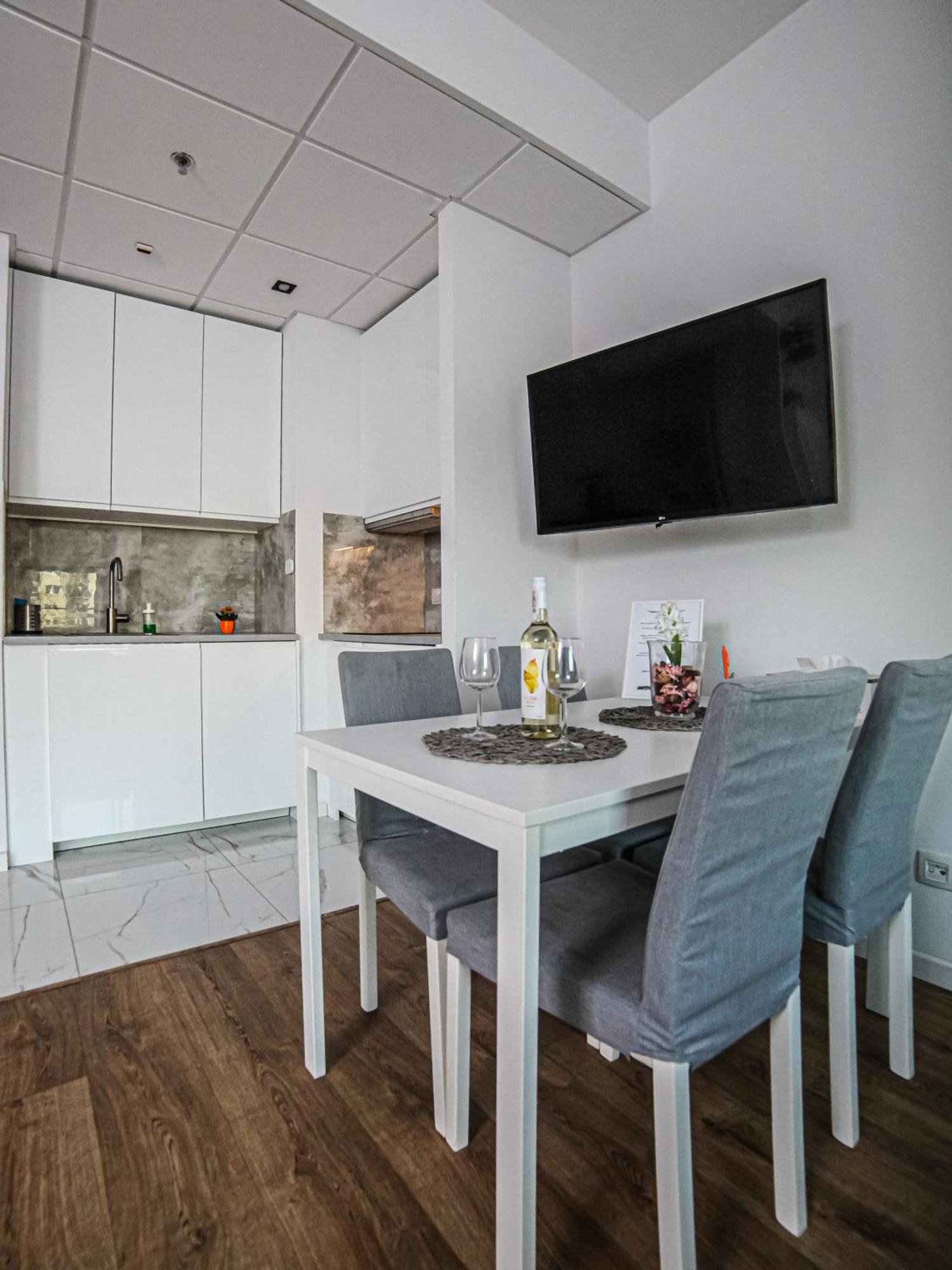 ורשה Big City Life Apartments - Bliska Wola Tower A מראה חיצוני תמונה