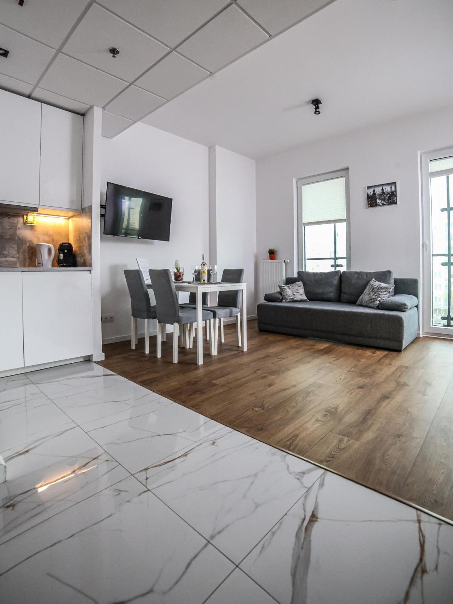 ורשה Big City Life Apartments - Bliska Wola Tower A מראה חיצוני תמונה