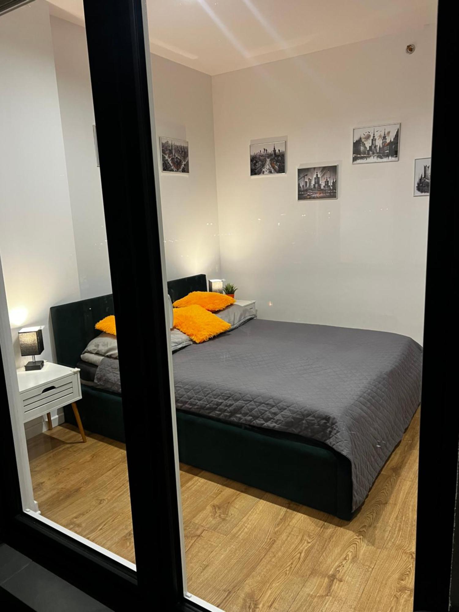 ורשה Big City Life Apartments - Bliska Wola Tower A מראה חיצוני תמונה